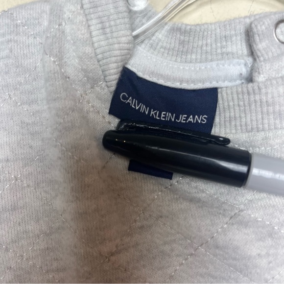 Calvin Klein Grey Quilted Crewneck Sweatshirt Logo 18 Months - Picture 5 of 10